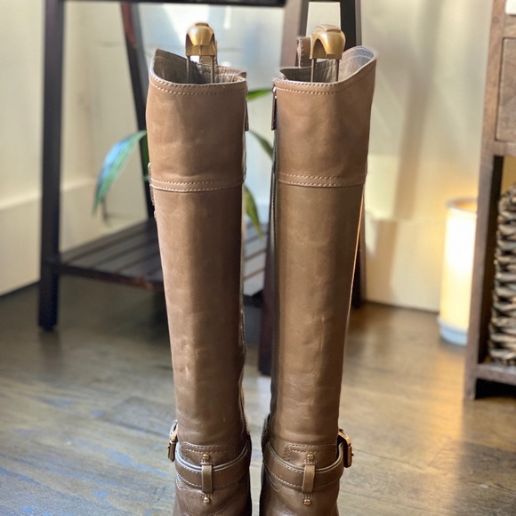 TORY BURCH Excellent Condition! - Picture 7 of 16